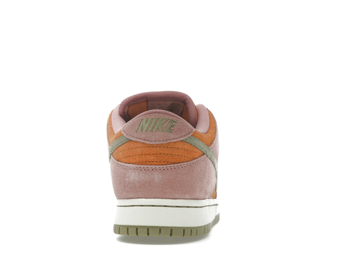 Vue 28 de Nike SB Dunk Low Red Stardust