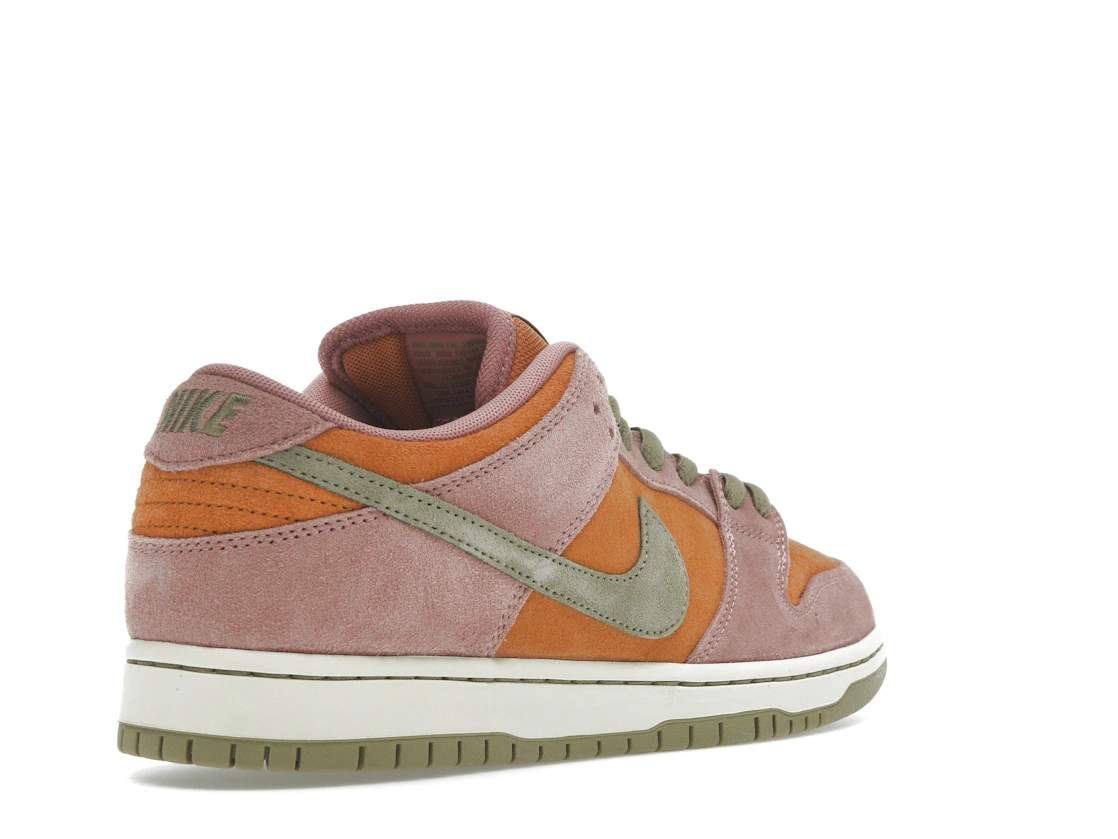 Vue 32 de Nike SB Dunk Low Red Stardust