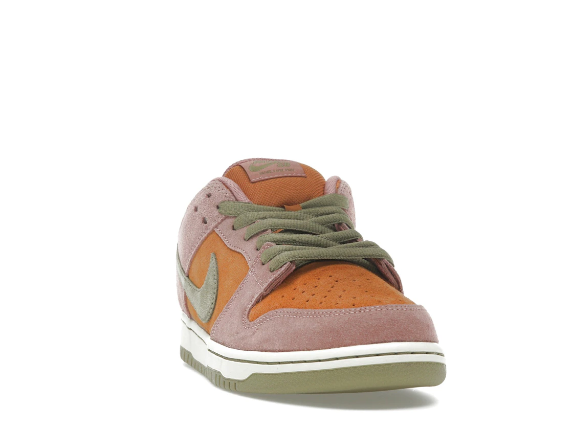 Vue 8 de Nike SB Dunk Low Red Stardust
