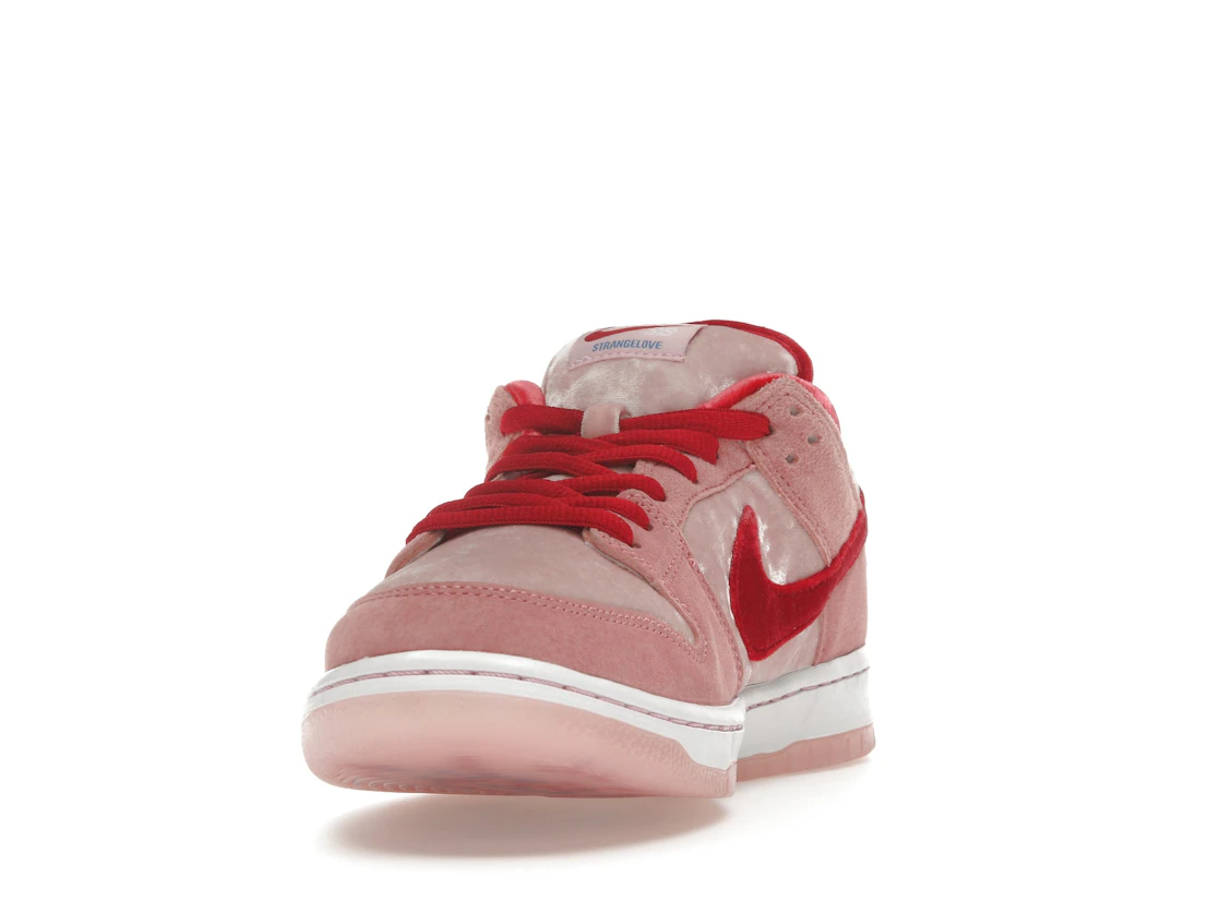 Vue 12 de Nike SB Dunk Low StrangeLove Skateboards (Special Box)