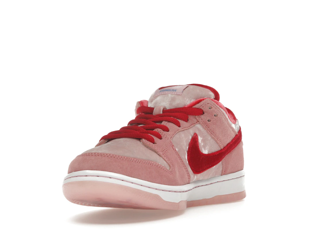 Vue 13 de Nike SB Dunk Low StrangeLove Skateboards (Special Box)
