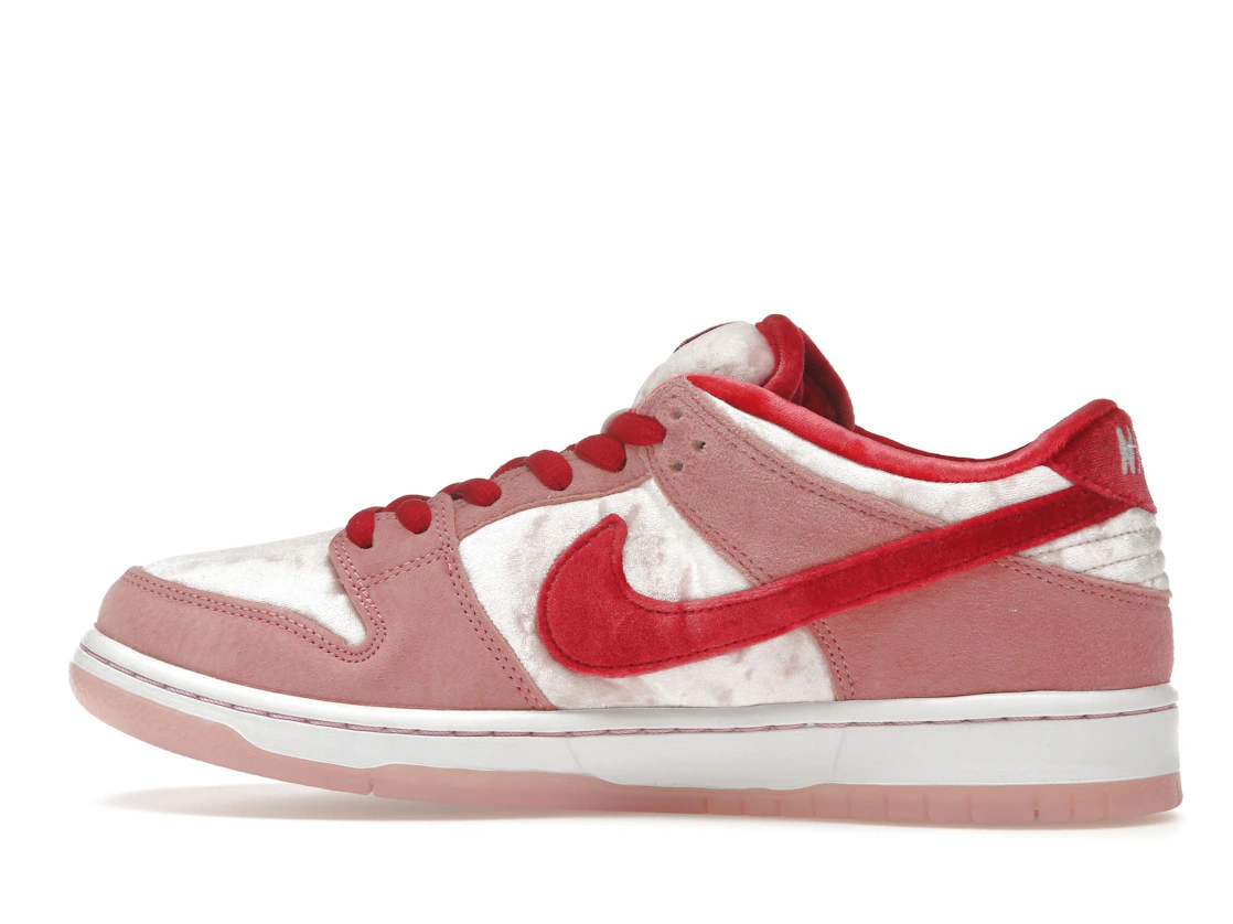 Vue 20 de Nike SB Dunk Low StrangeLove Skateboards (Special Box)