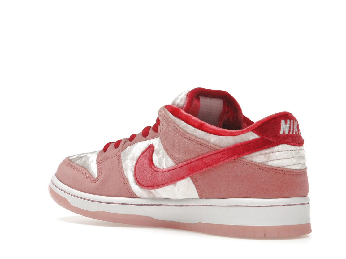 Vue 23 de Nike SB Dunk Low StrangeLove Skateboards (Special Box)