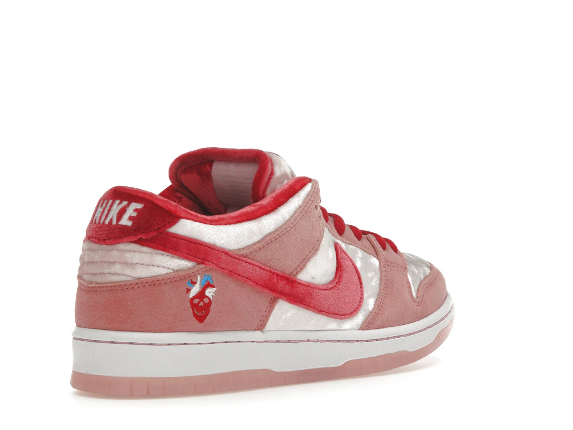 Vue 32 de Nike SB Dunk Low StrangeLove Skateboards (Special Box)