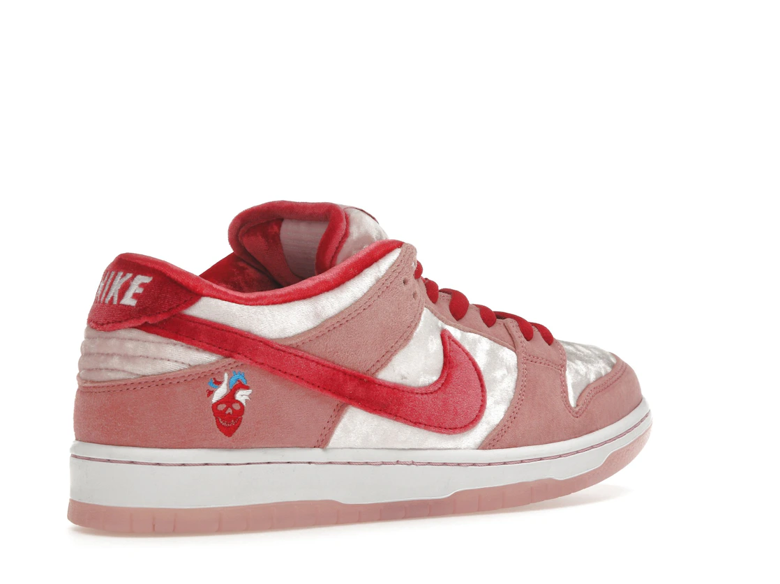 Vue 33 de Nike SB Dunk Low StrangeLove Skateboards (Special Box)