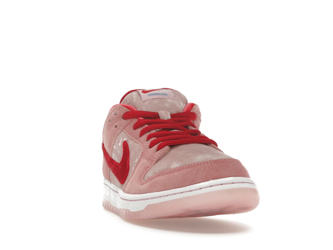 Vue 8 de Nike SB Dunk Low StrangeLove Skateboards (Special Box)