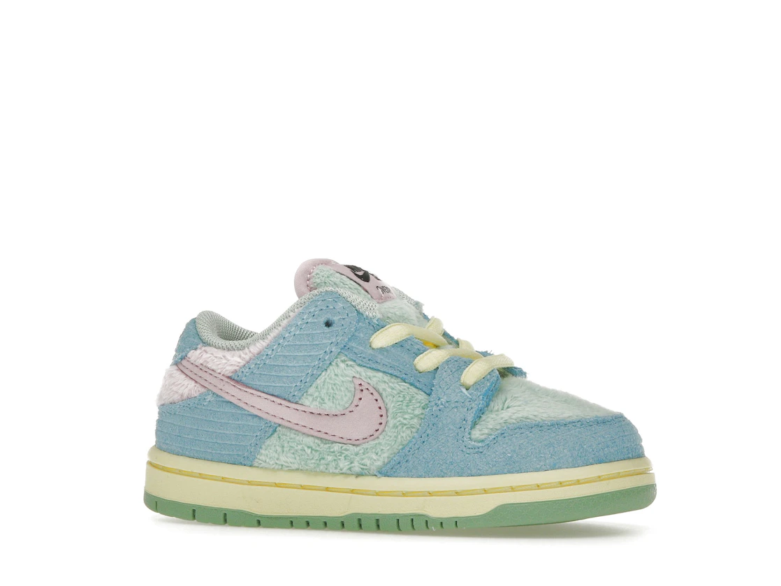 Vue 3 de Nike SB Dunk Low Verdy Visty (TD)