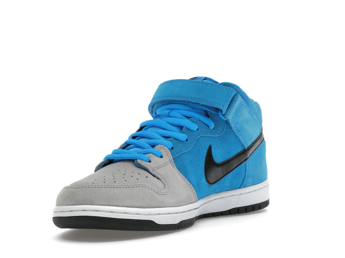 Vue 14 de Nike SB Dunk Mid Beavis
