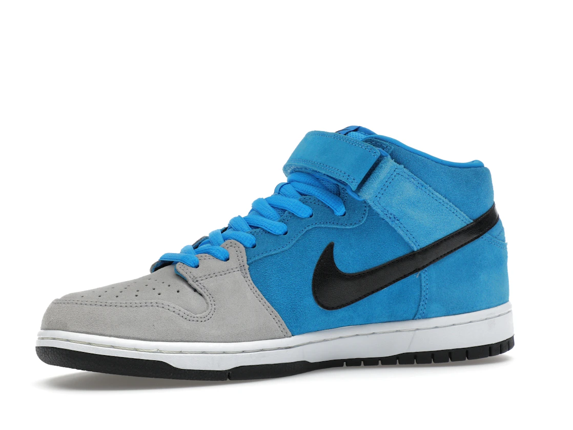 Vue 17 de Nike SB Dunk Mid Beavis