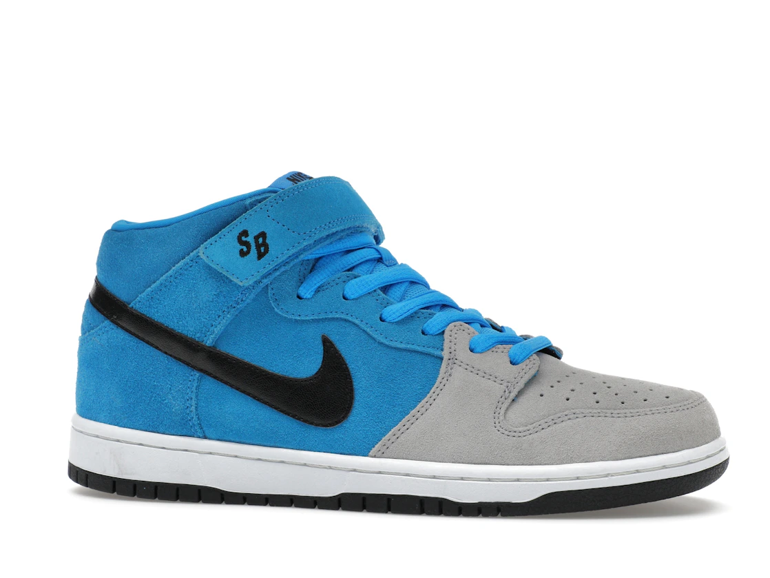 Vue 3 de Nike SB Dunk Mid Beavis
