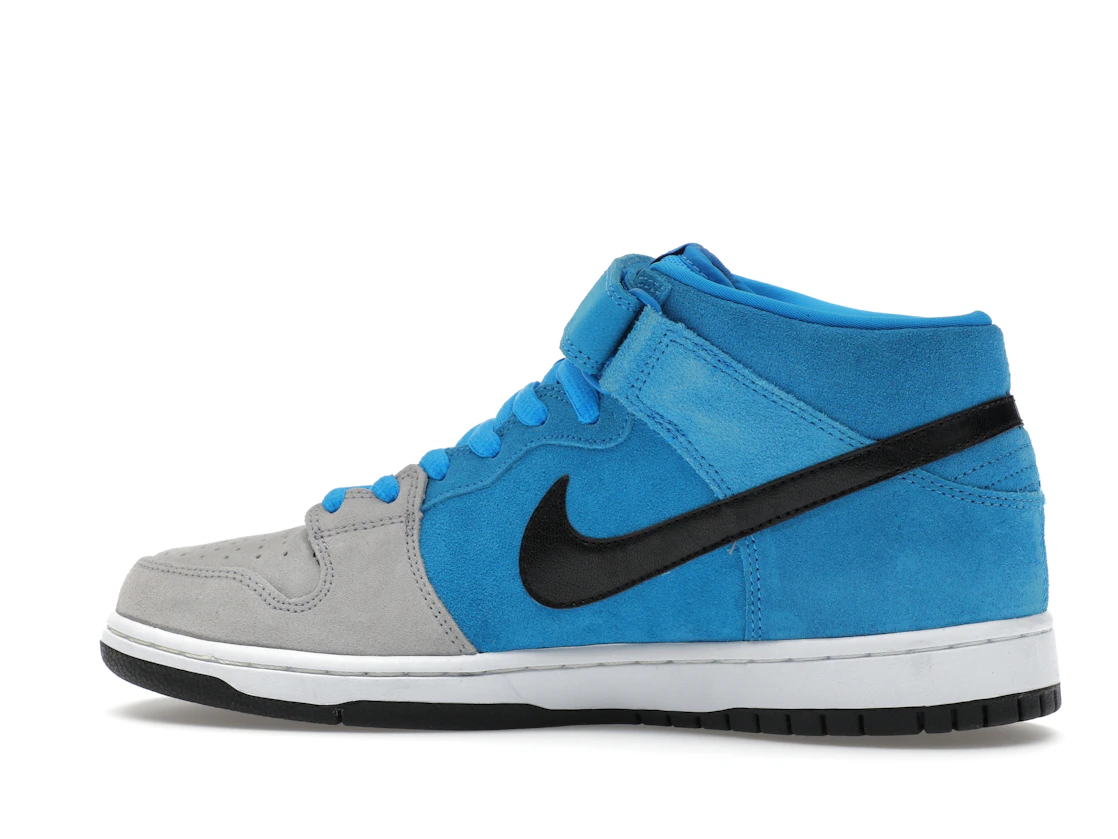 Vue 21 de Nike SB Dunk Mid Beavis