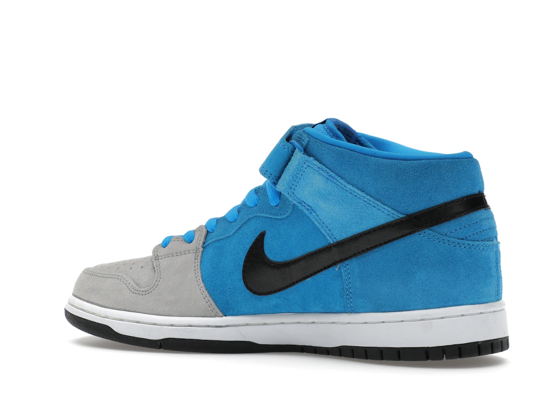 Vue 22 de Nike SB Dunk Mid Beavis