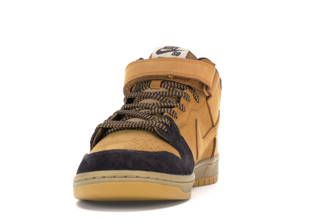 Vue 12 de Nike SB Dunk Mid Lewis Marnell