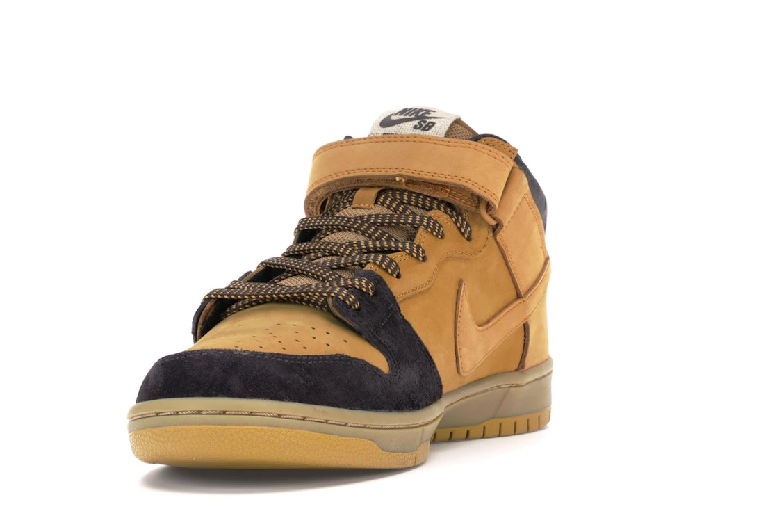 Vue 13 de Nike SB Dunk Mid Lewis Marnell