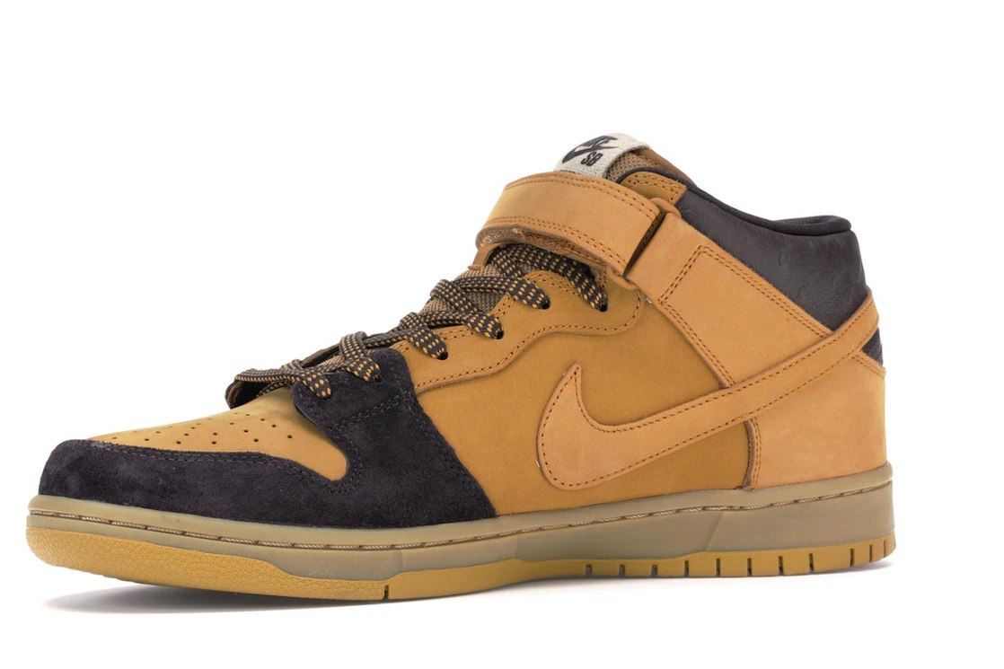 Vue 17 de Nike SB Dunk Mid Lewis Marnell