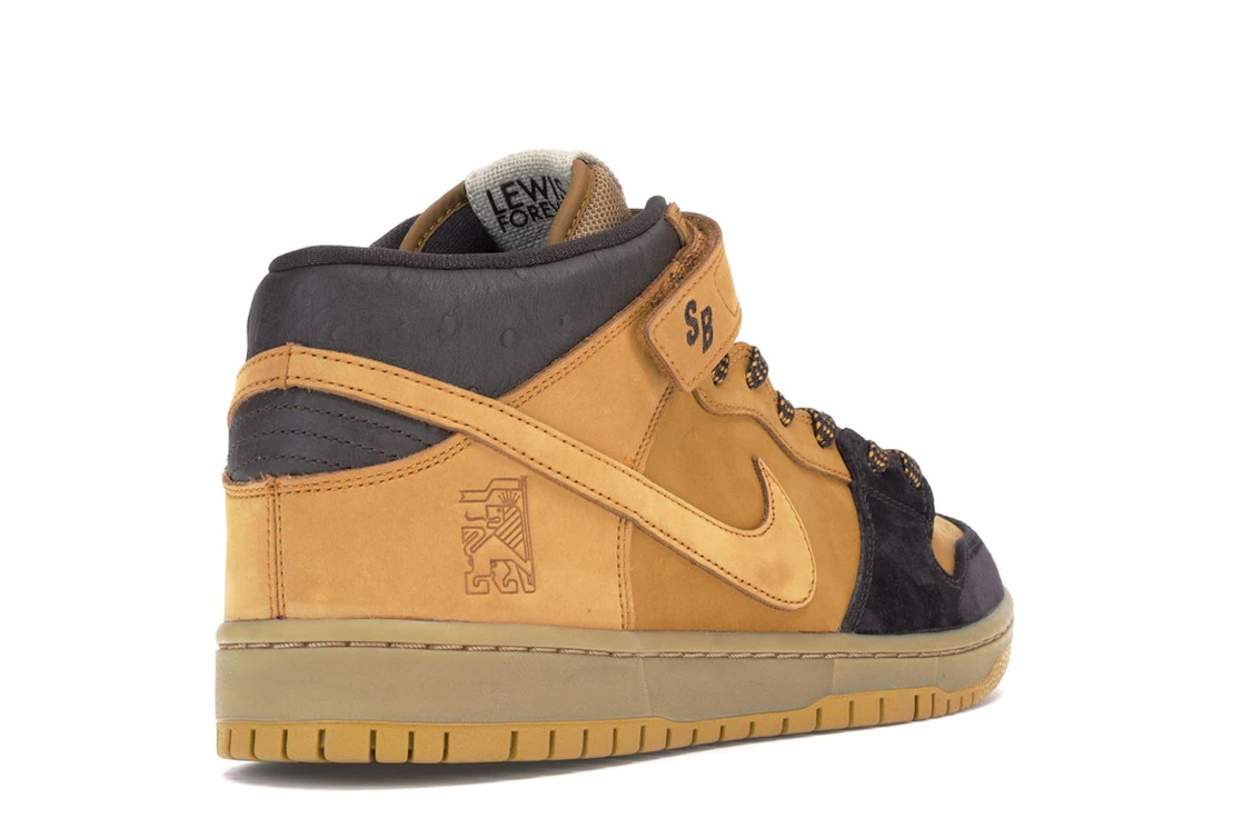 Vue 32 de Nike SB Dunk Mid Lewis Marnell