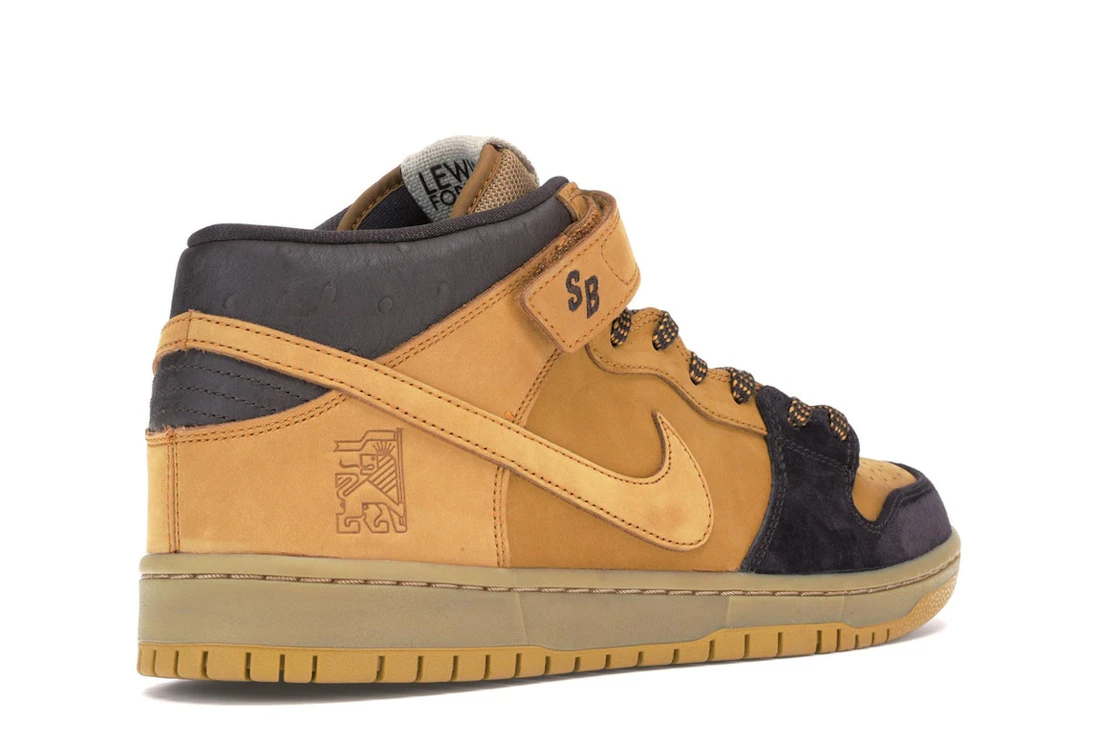 Vue 33 de Nike SB Dunk Mid Lewis Marnell