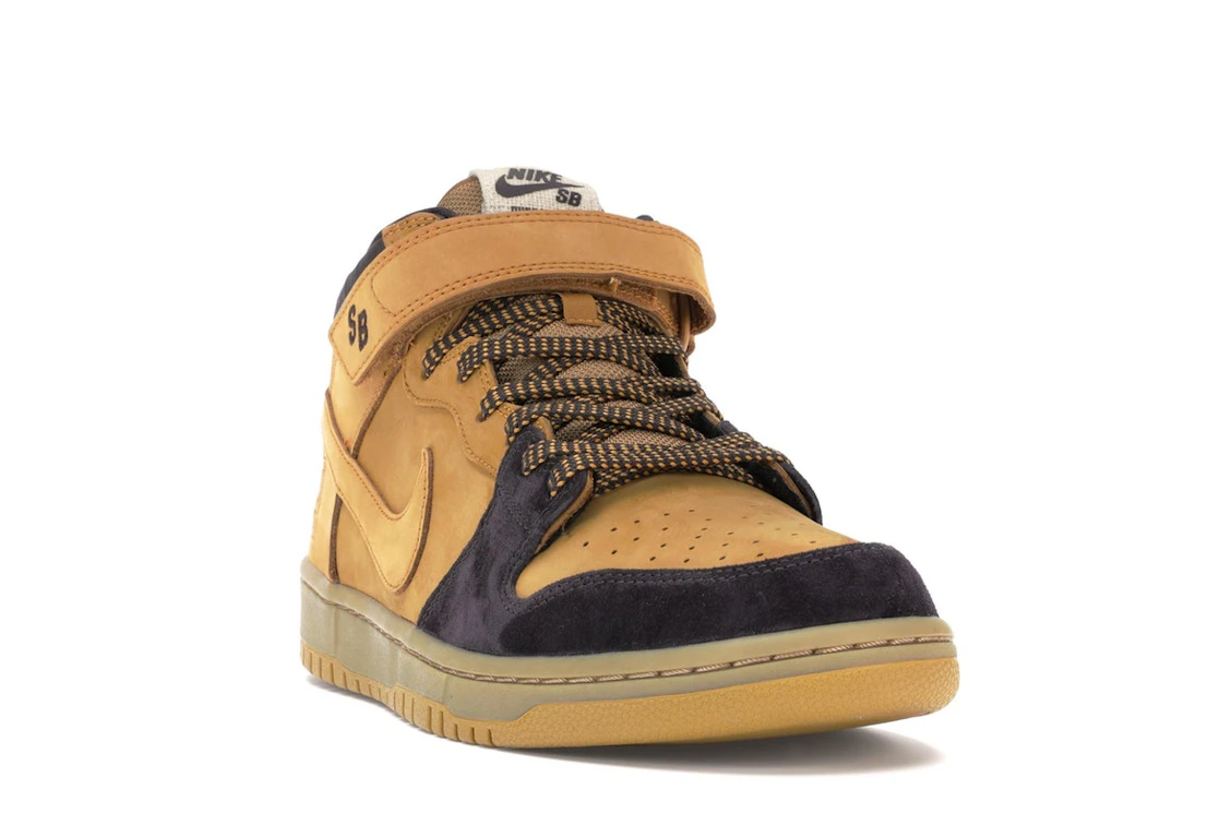 Vue 8 de Nike SB Dunk Mid Lewis Marnell