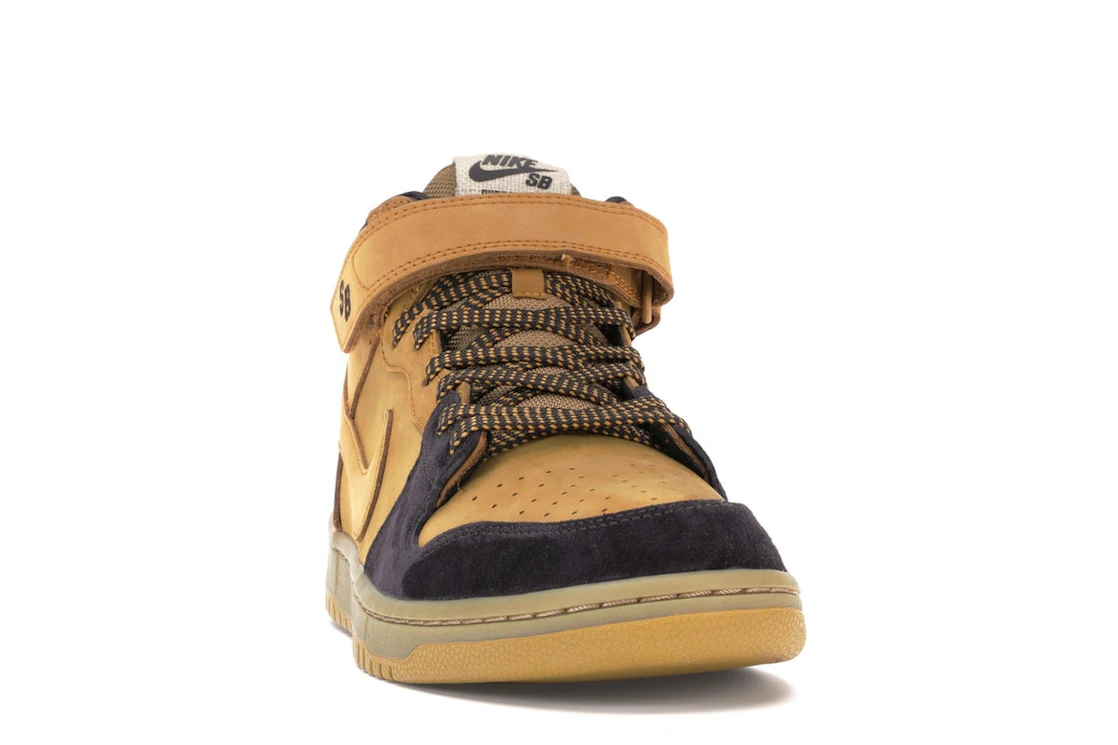 Vue 9 de Nike SB Dunk Mid Lewis Marnell