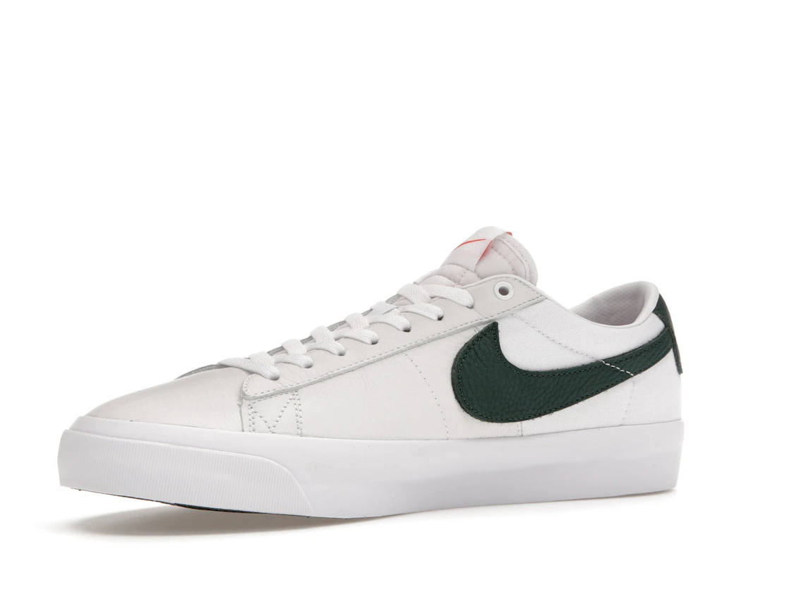 Vue 16 de Nike SB Zoom Blazer Low Pro GT ISO White Pro Green