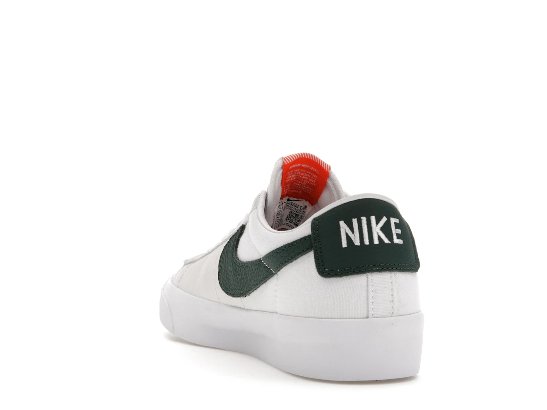 Vue 26 de Nike SB Zoom Blazer Low Pro GT ISO White Pro Green