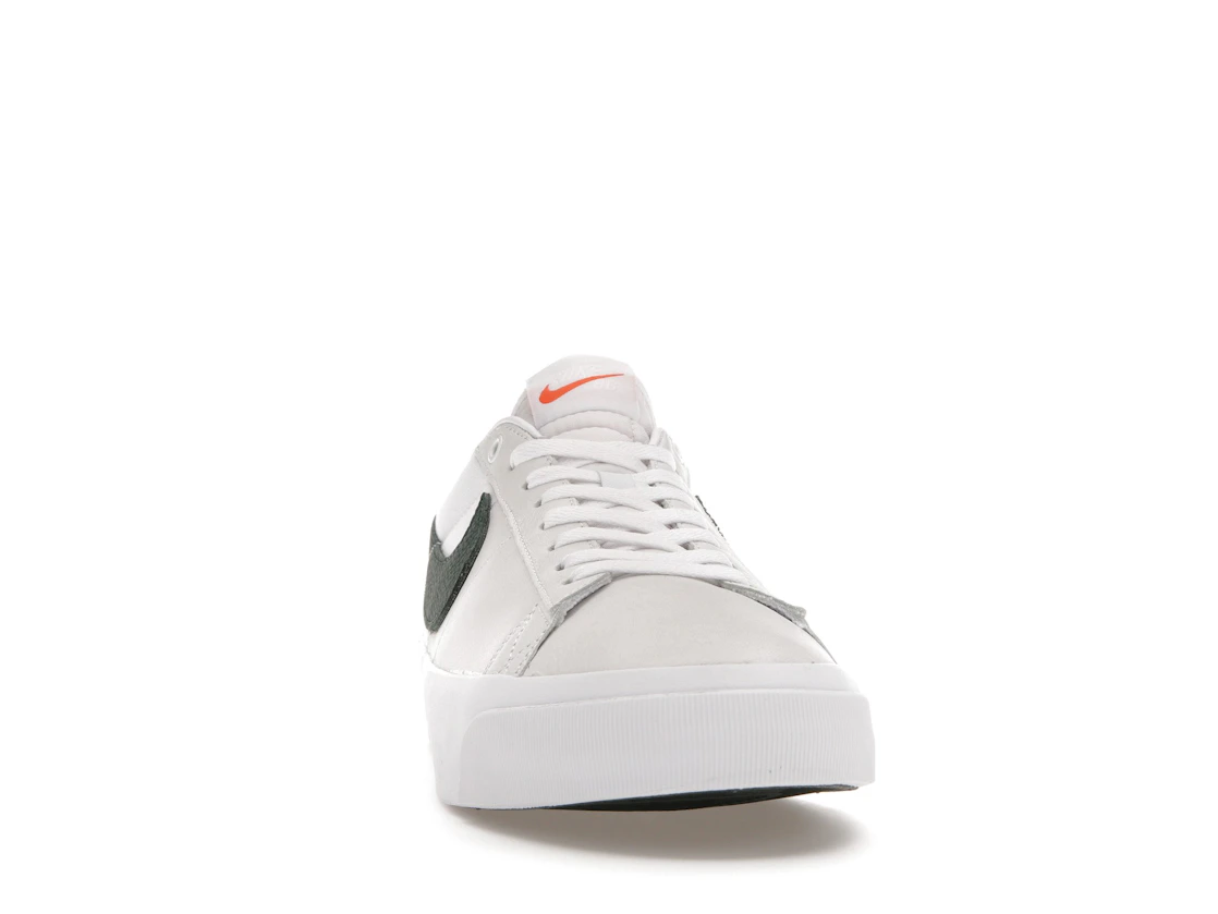 Vue 9 de Nike SB Zoom Blazer Low Pro GT ISO White Pro Green