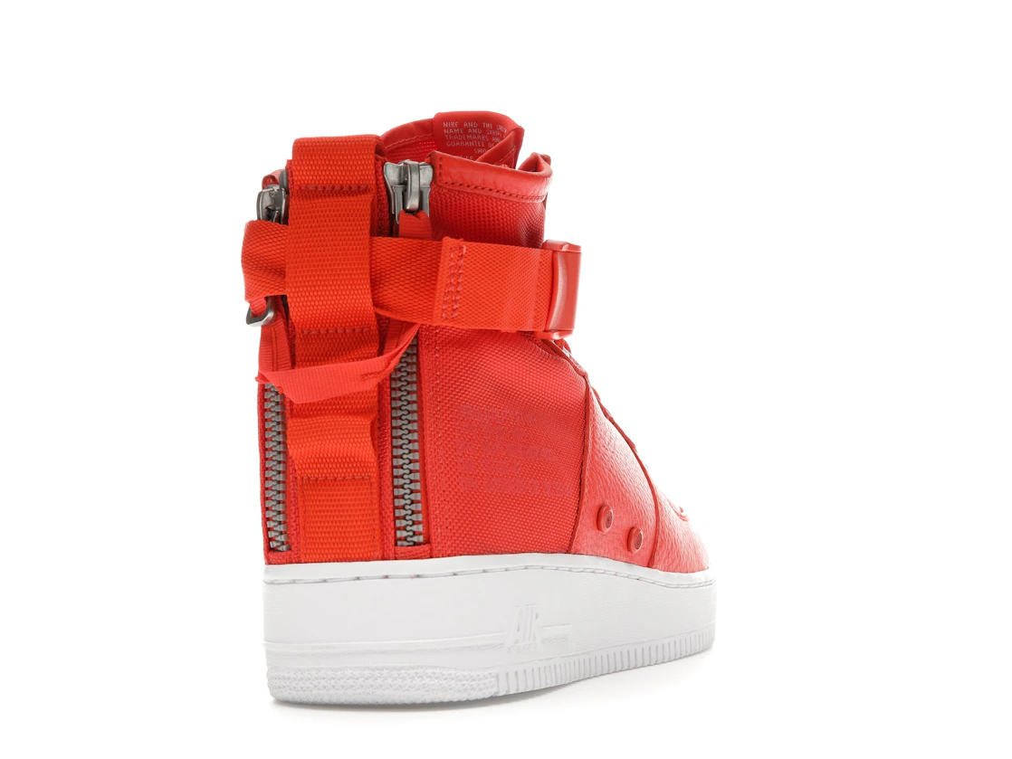 Vue 30 de Nike SF Air Force 1 Mid Team Orange