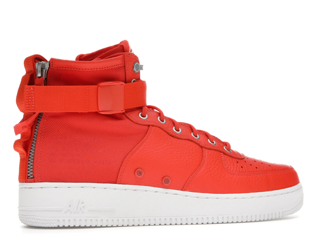 Vue 35 de Nike SF Air Force 1 Mid Team Orange