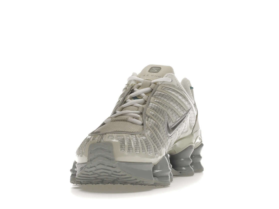 Vue 12 de Nike Shox TL Light Bone Metallic Silver Cool Grey