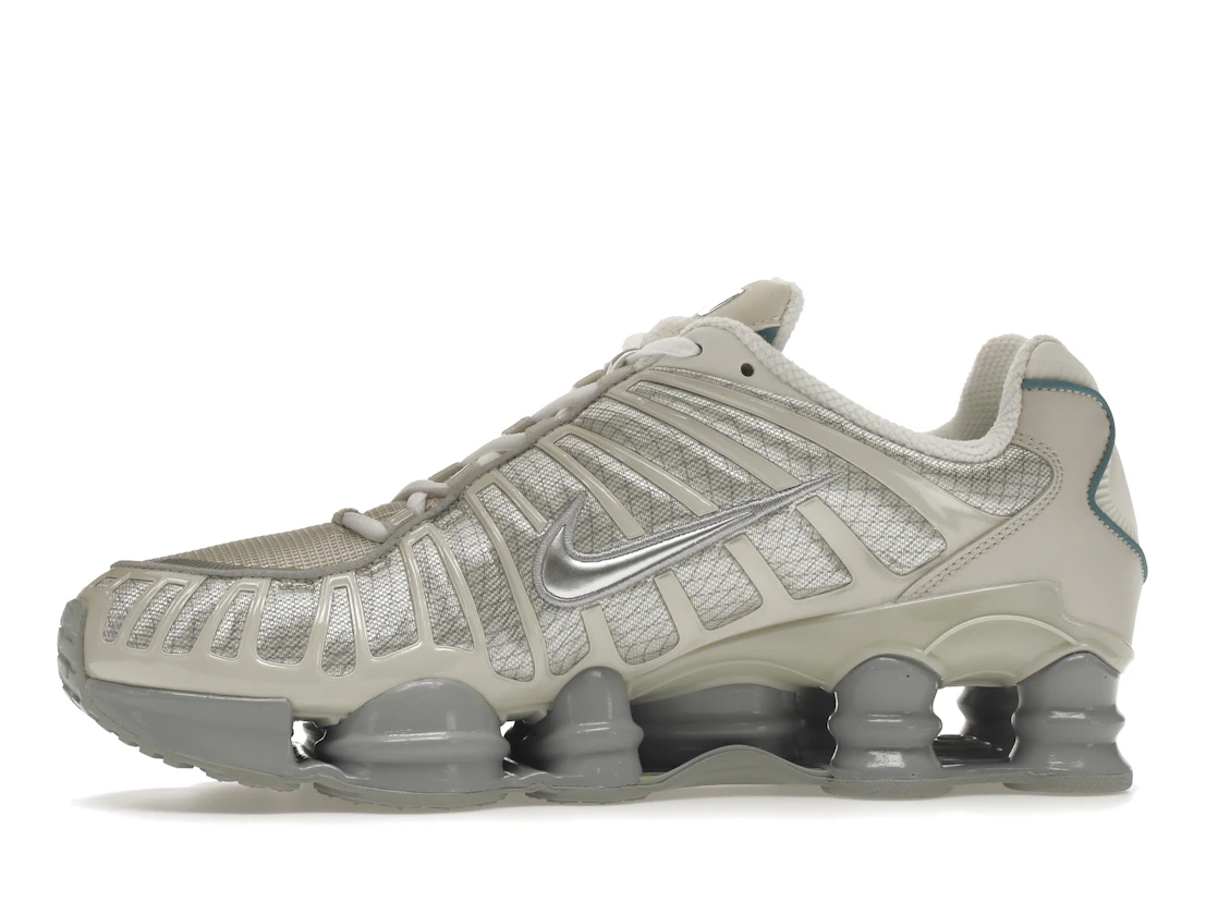 Vue 18 de Nike Shox TL Light Bone Metallic Silver Cool Grey