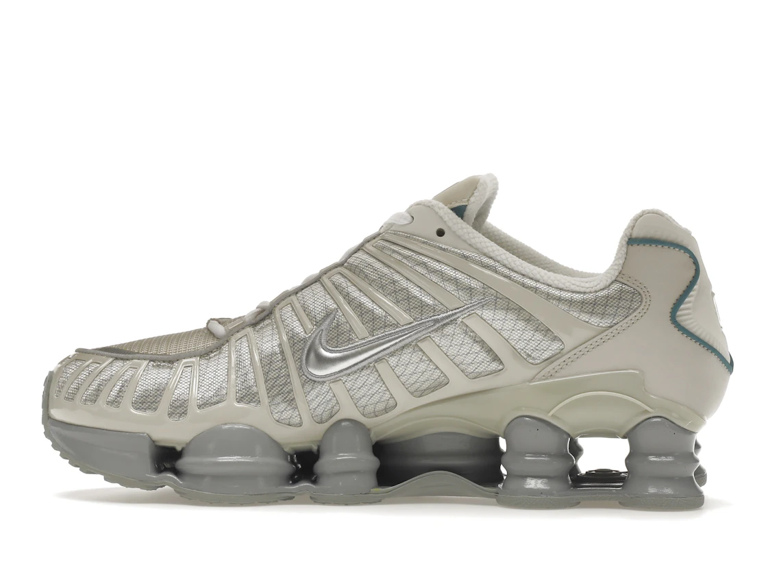 Vue 20 de Nike Shox TL Light Bone Metallic Silver Cool Grey
