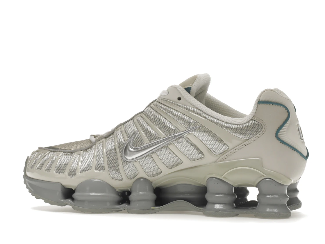 Vue 21 de Nike Shox TL Light Bone Metallic Silver Cool Grey