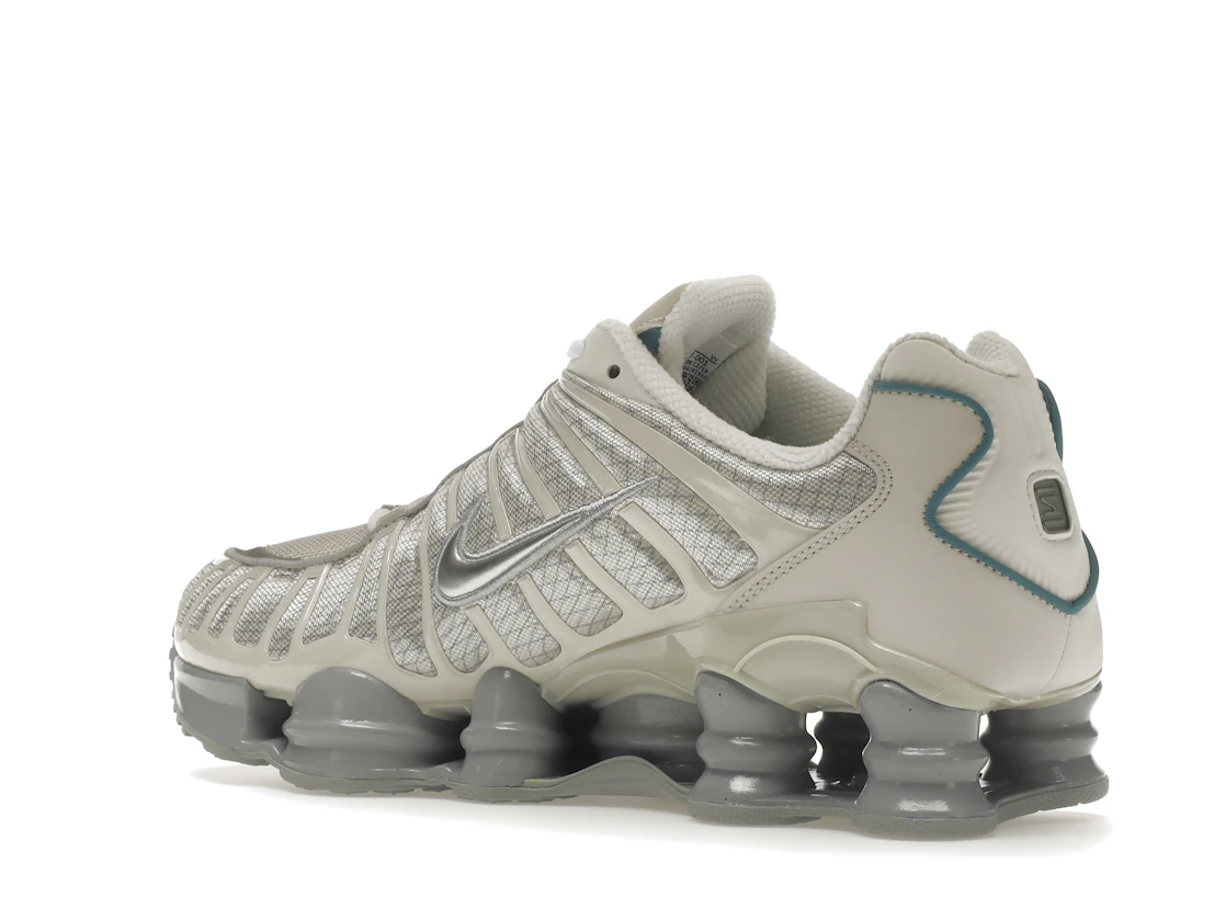 Vue 23 de Nike Shox TL Light Bone Metallic Silver Cool Grey