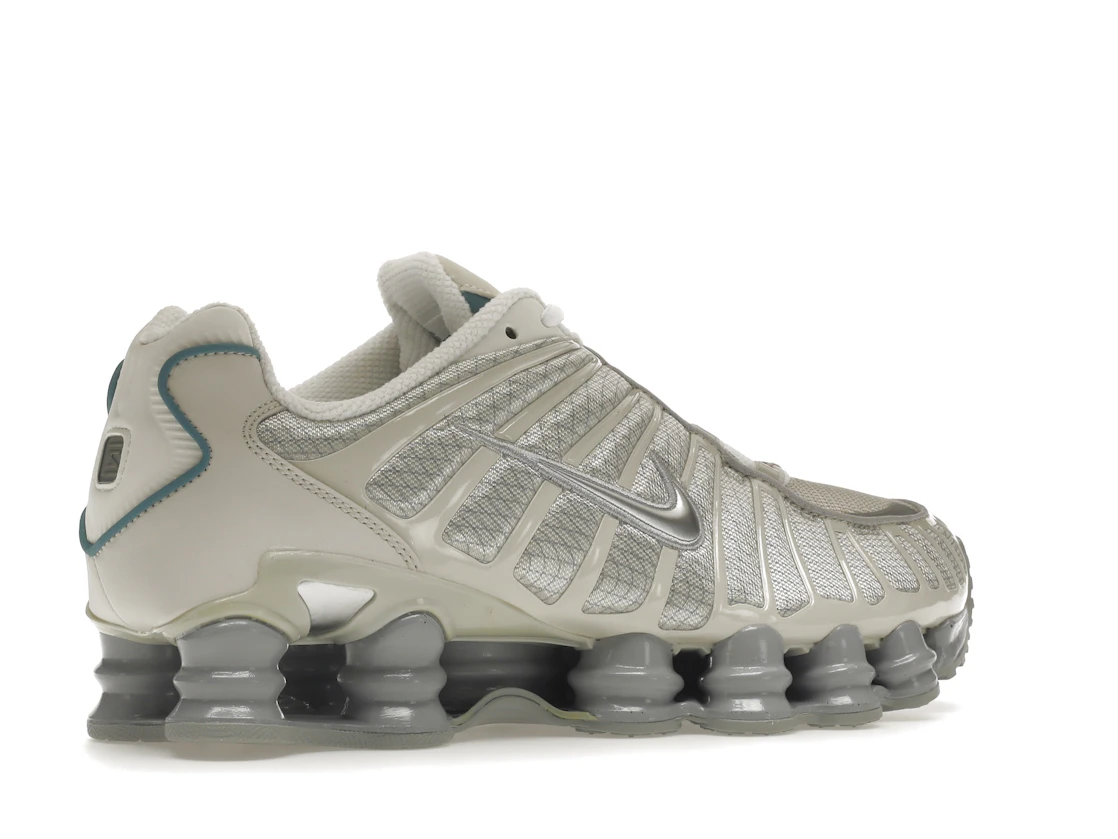 Vue 34 de Nike Shox TL Light Bone Metallic Silver Cool Grey