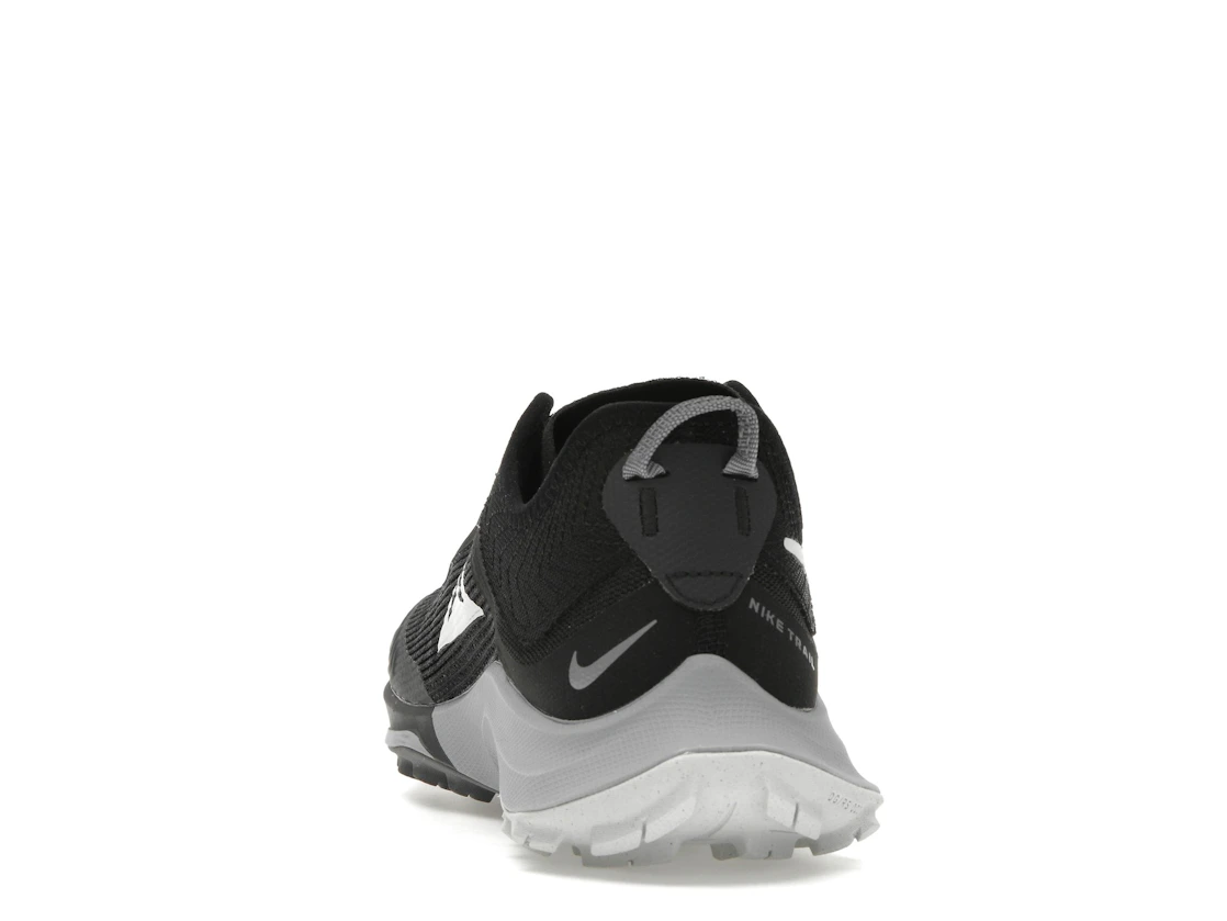 Vue 27 de Nike Terra Kiger 8 Black Anthracite Wolf Grey