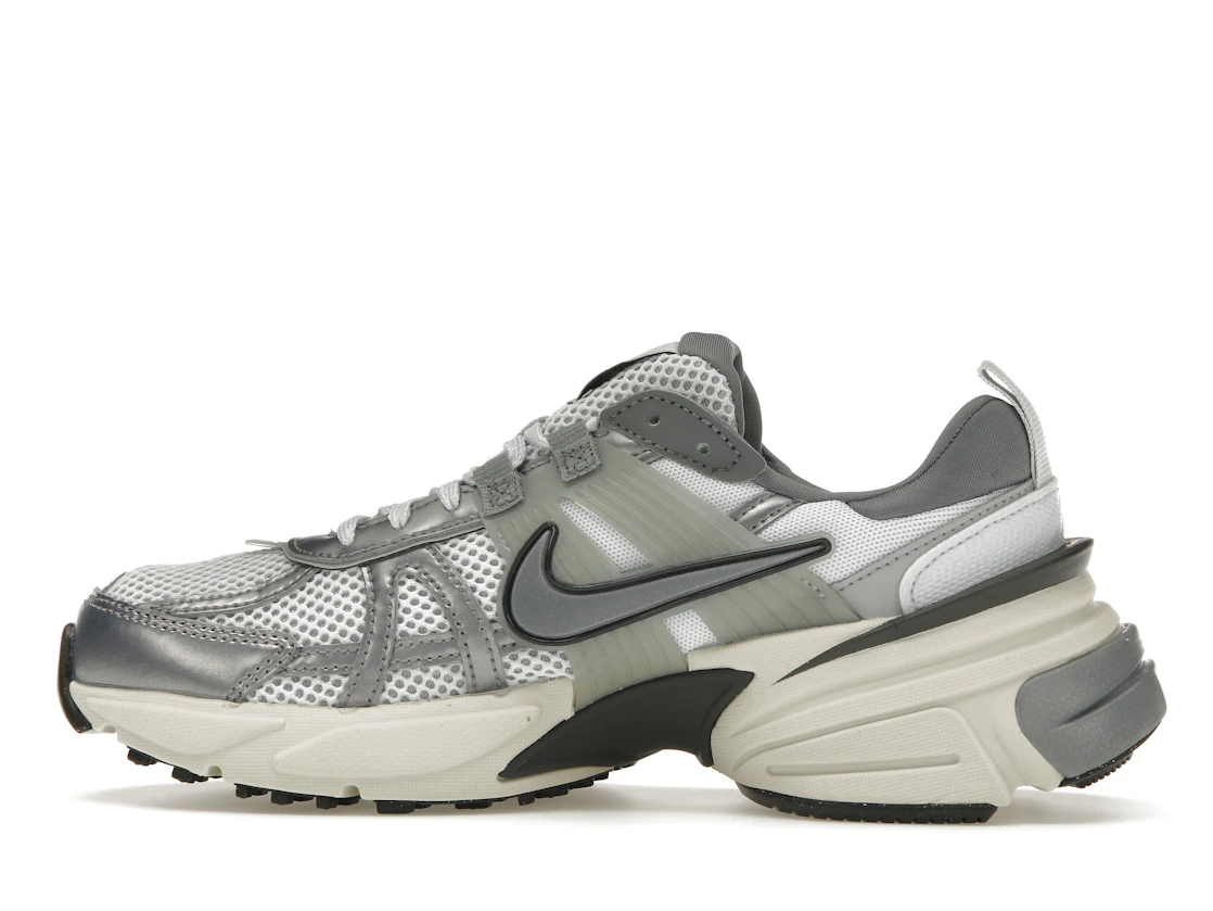 Vue 20 de Nike V2K Run Pure Platinum Wolf Grey 