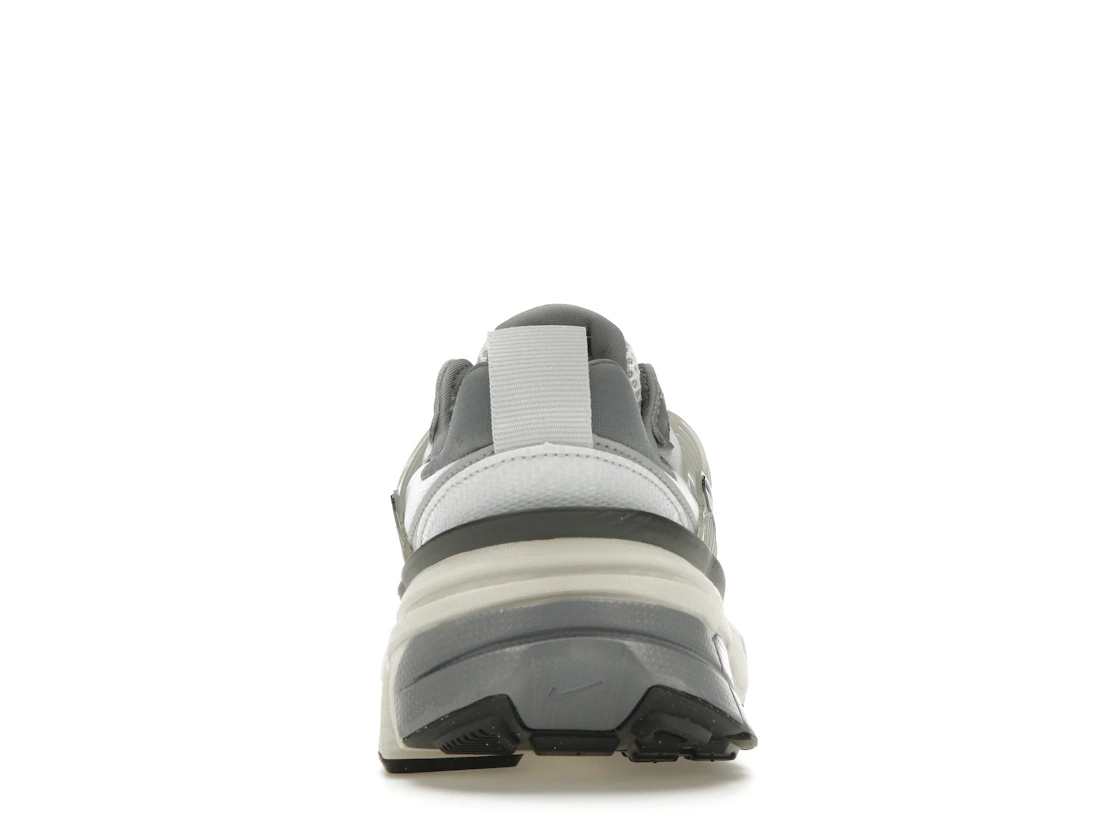 Vue 28 de Nike V2K Run Pure Platinum Wolf Grey 