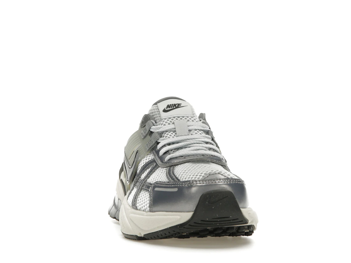Vue 9 de Nike V2K Run Pure Platinum Wolf Grey 