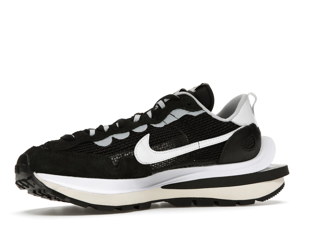 Vue 17 de Nike Vaporwaffle sacai Black White