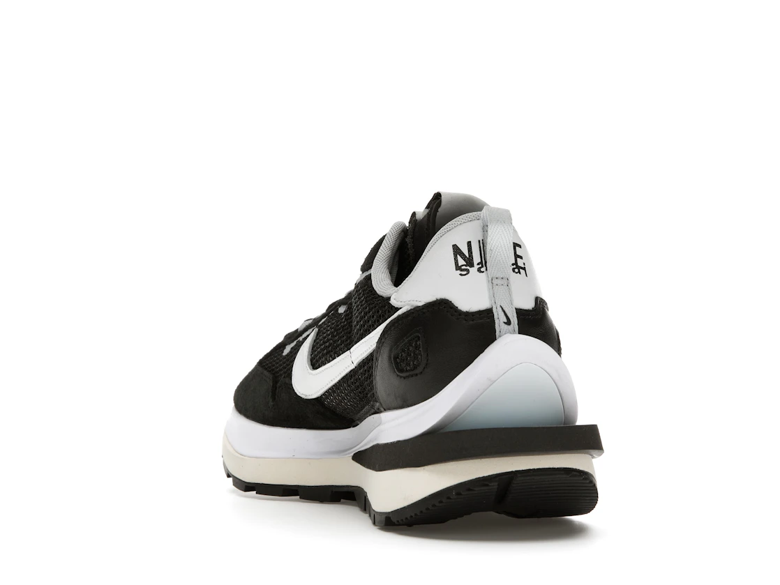 Vue 26 de Nike Vaporwaffle sacai Black White