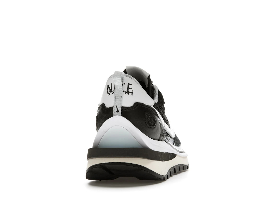Vue 29 de Nike Vaporwaffle sacai Black White