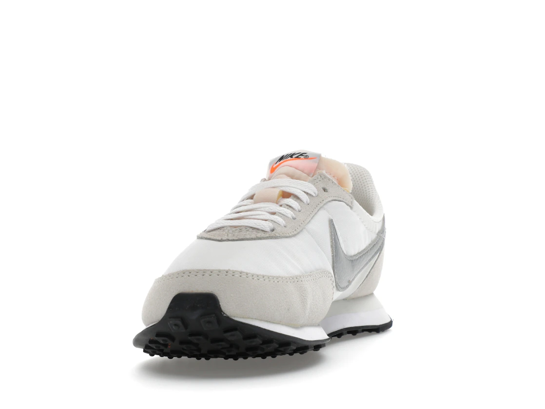 Vue 12 de Nike Waffle Trainer 2 White Metal Silver 