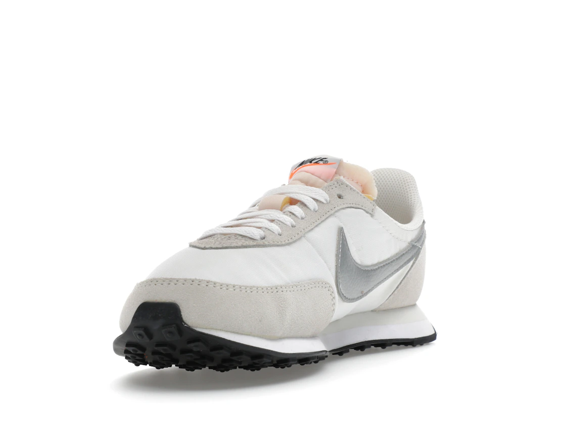 Vue 13 de Nike Waffle Trainer 2 White Metal Silver 
