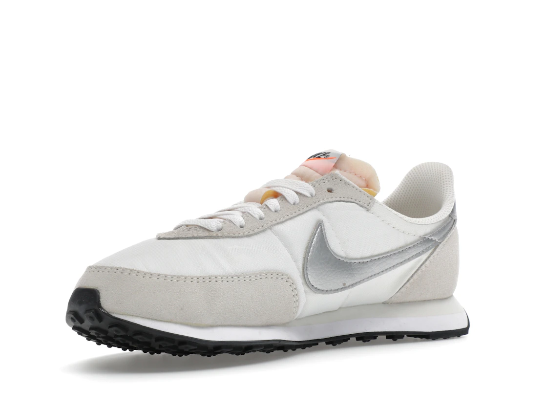 Vue 15 de Nike Waffle Trainer 2 White Metal Silver 