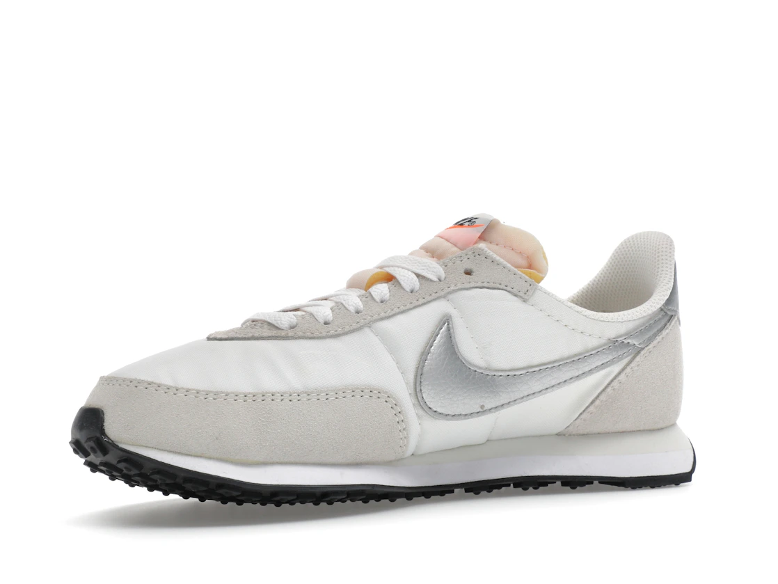 Vue 16 de Nike Waffle Trainer 2 White Metal Silver 