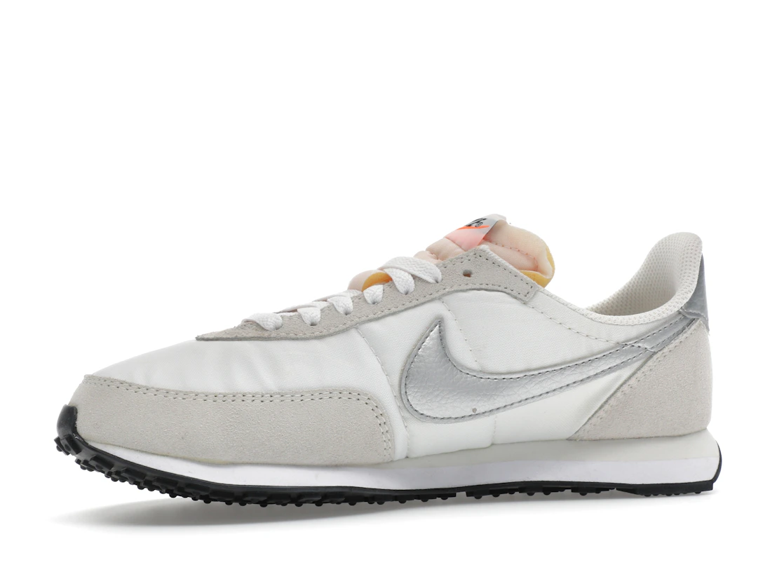 Vue 17 de Nike Waffle Trainer 2 White Metal Silver 