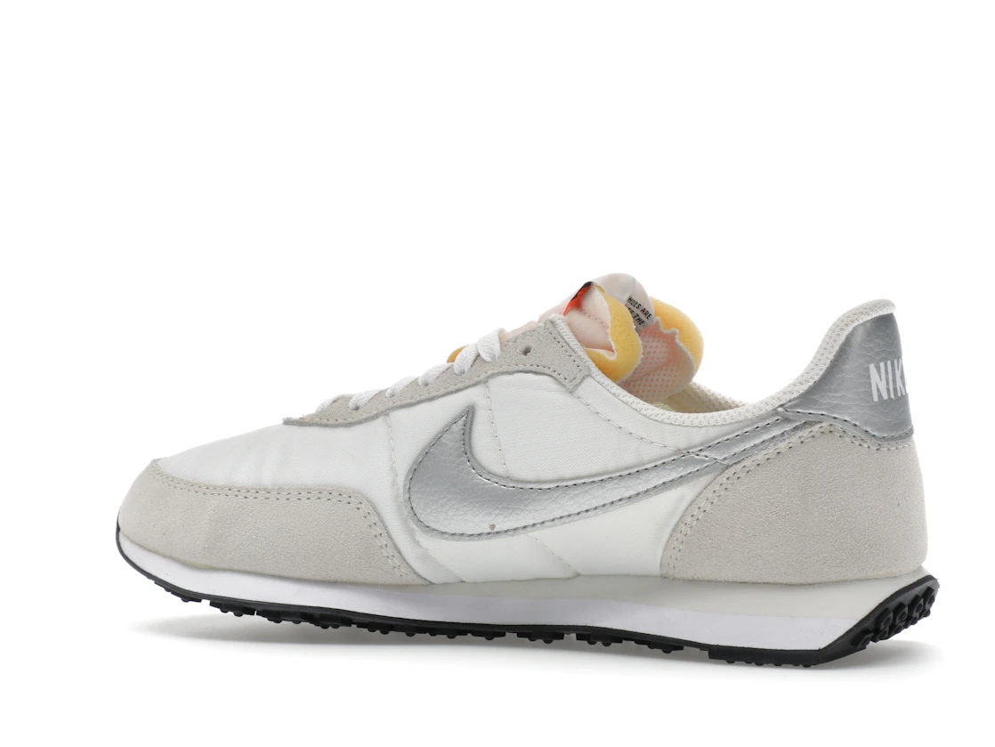 Vue 22 de Nike Waffle Trainer 2 White Metal Silver 