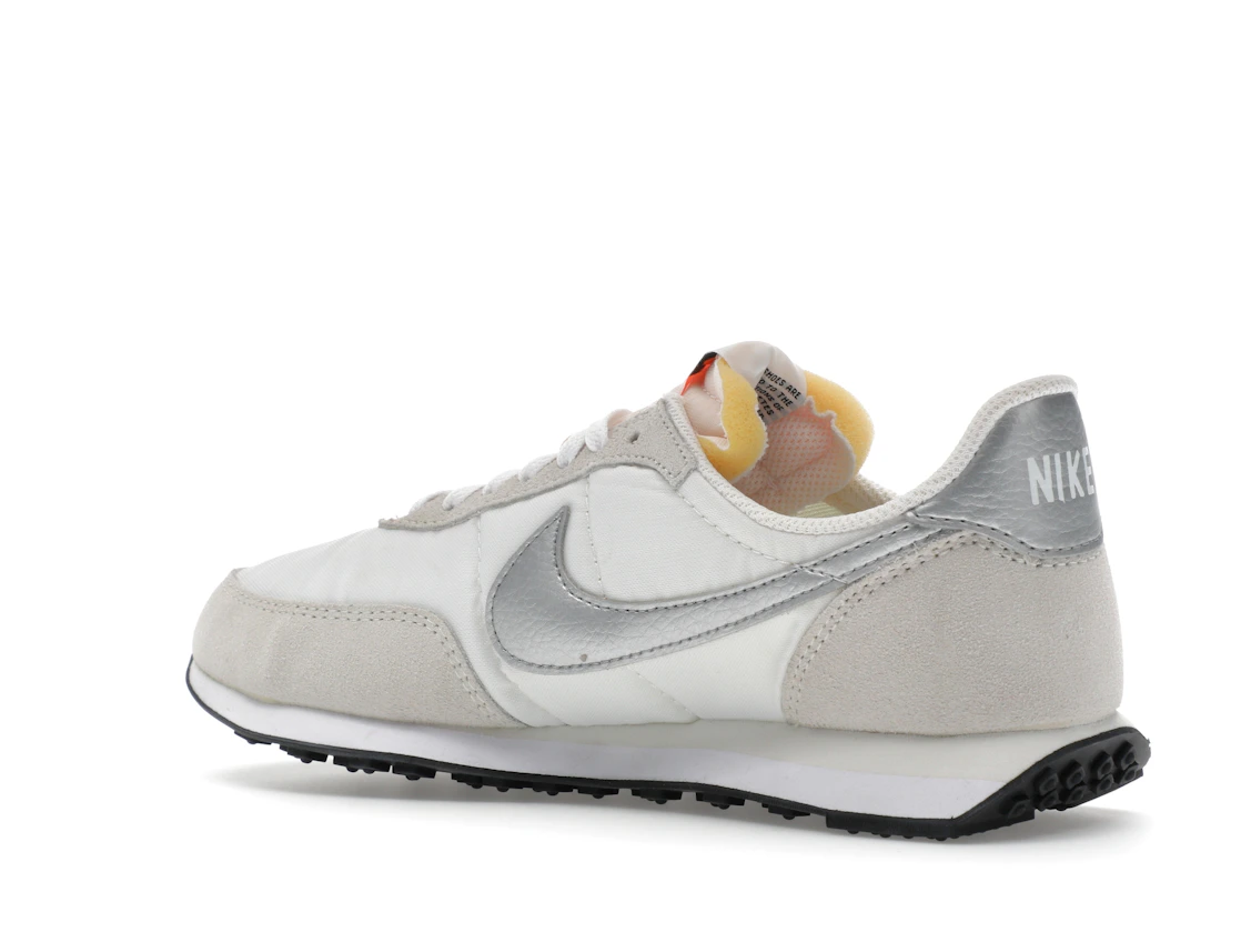 Vue 23 de Nike Waffle Trainer 2 White Metal Silver 