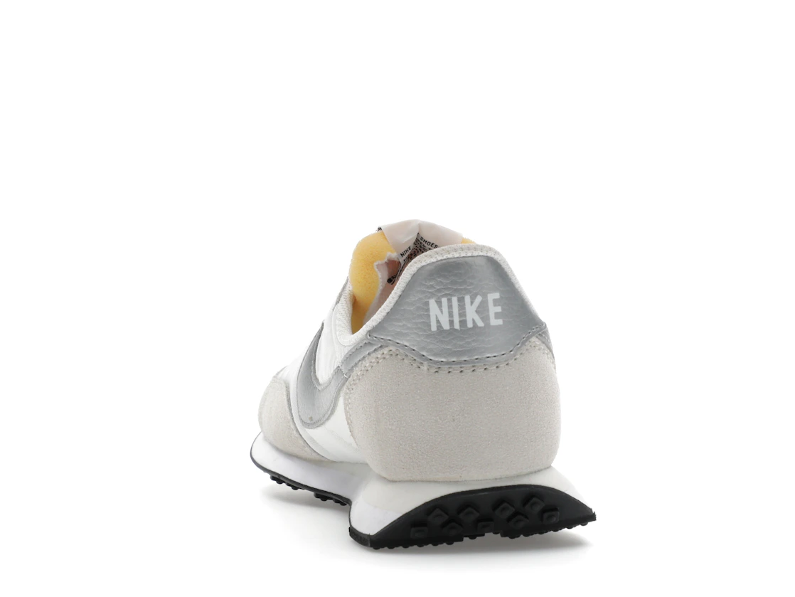 Vue 27 de Nike Waffle Trainer 2 White Metal Silver 