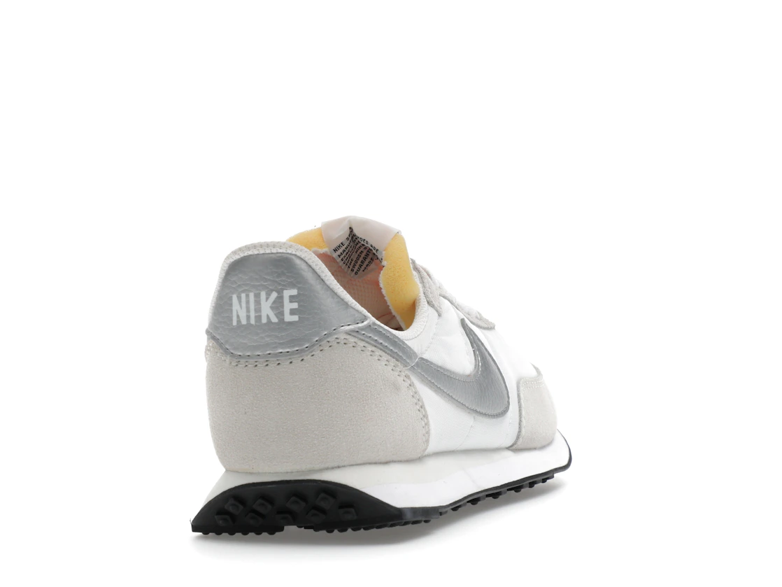 Vue 30 de Nike Waffle Trainer 2 White Metal Silver 